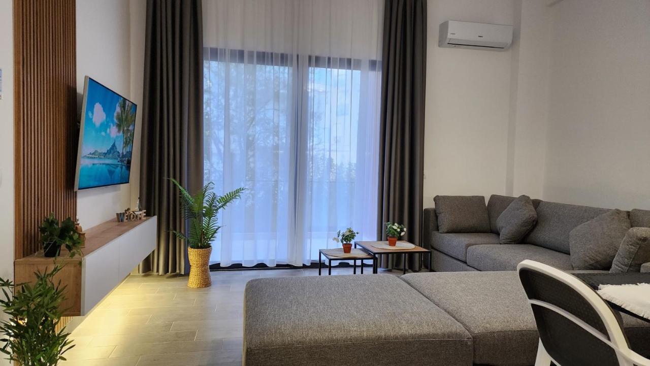 Solar Rooms And Apartments Himare Bagian luar foto