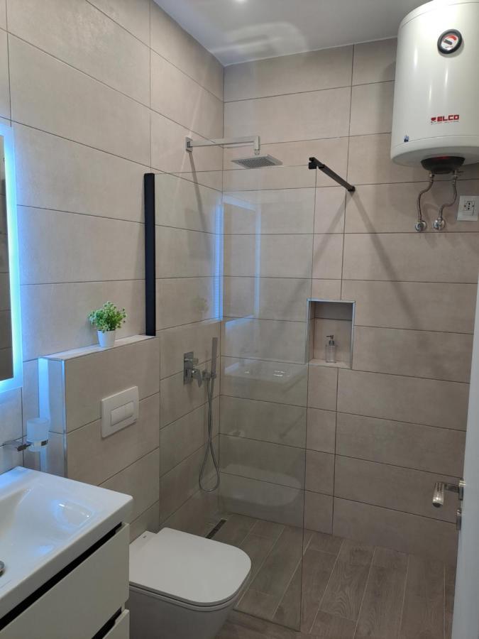 Solar Rooms And Apartments Himare Bagian luar foto